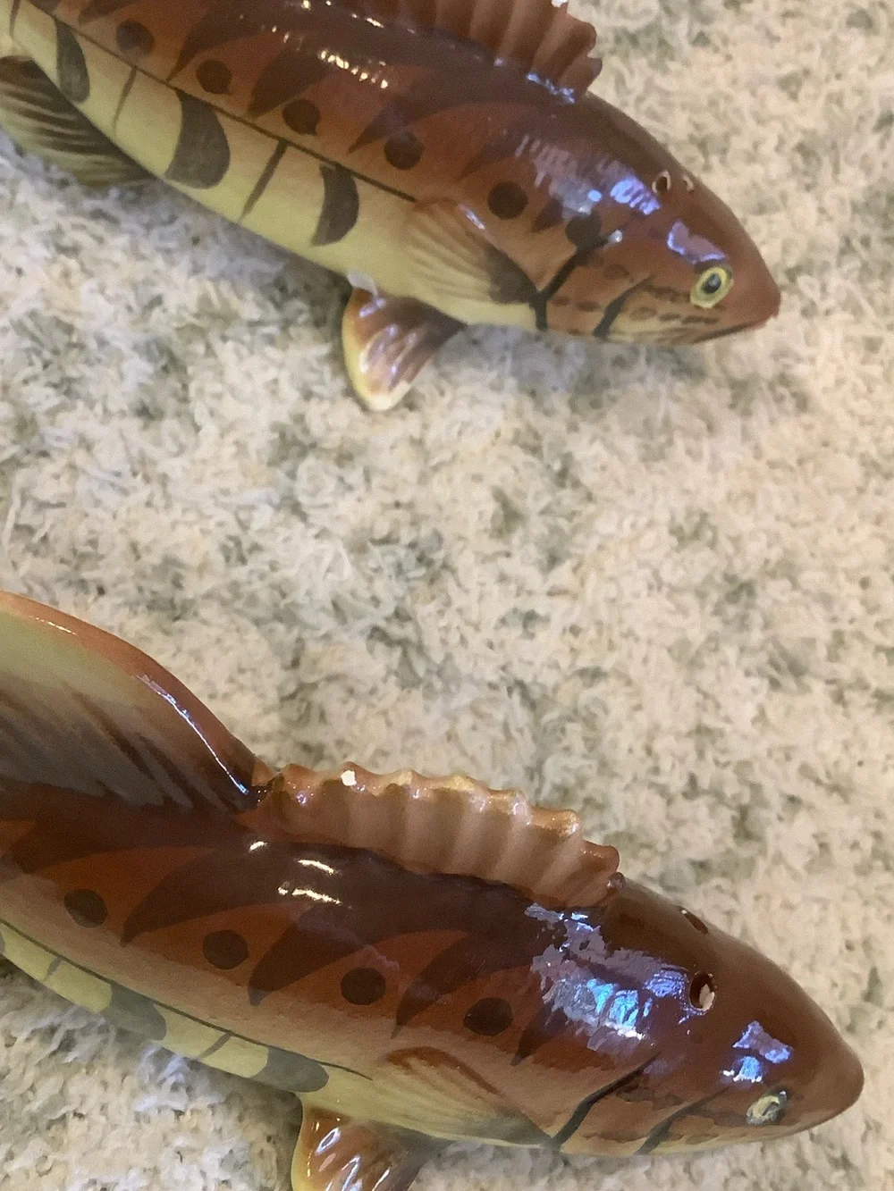 Small Mouth Black Bass Fishing Salt n Pepper Shakers Set of 2 Vintage RS 5.5x 2. - Picture 10 of 16
